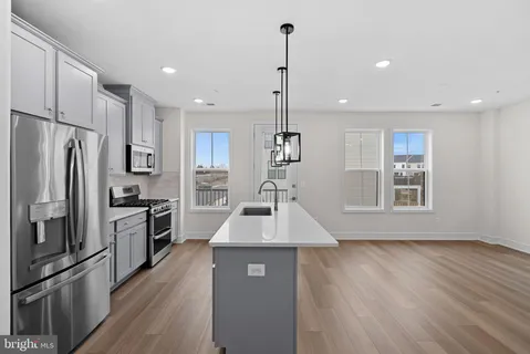 $685,000 | 43406 Farringdon Square, Broadlands, VA 20148