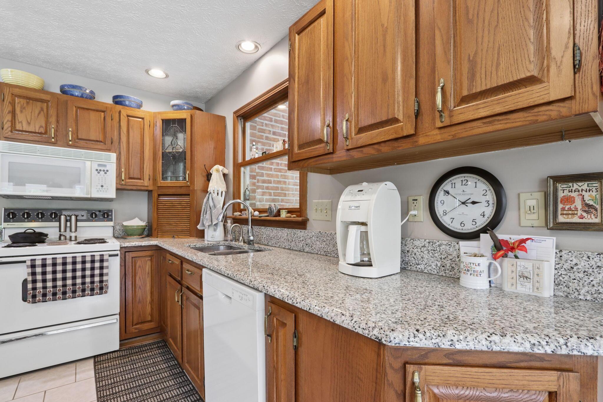 1525 Cole Road Columbus, OH 43228 - Photo 14 of 92
