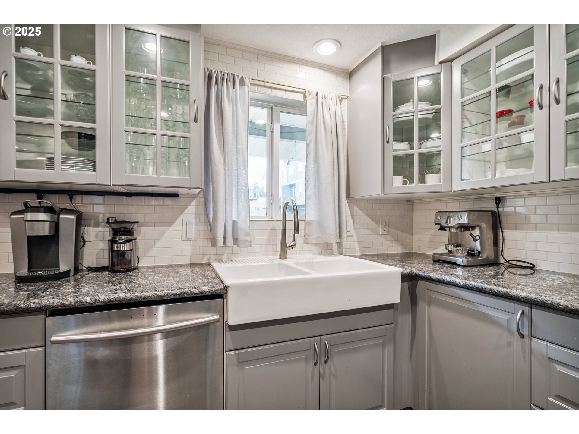 3905 Southwest 174th Avenue Beaverton, OR 97078 - Photo 11 of 33