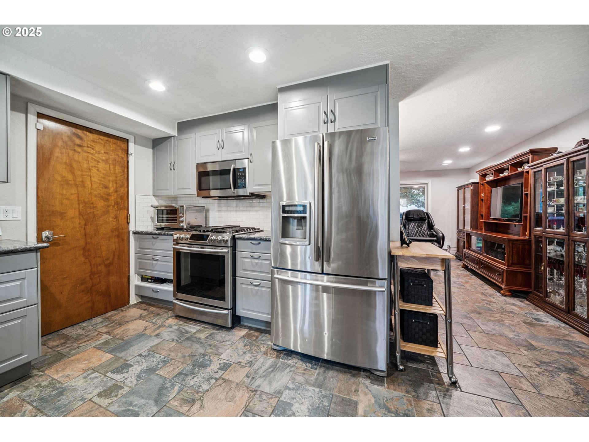 3905 Southwest 174th Avenue Beaverton, OR 97078 - Photo 12 of 33