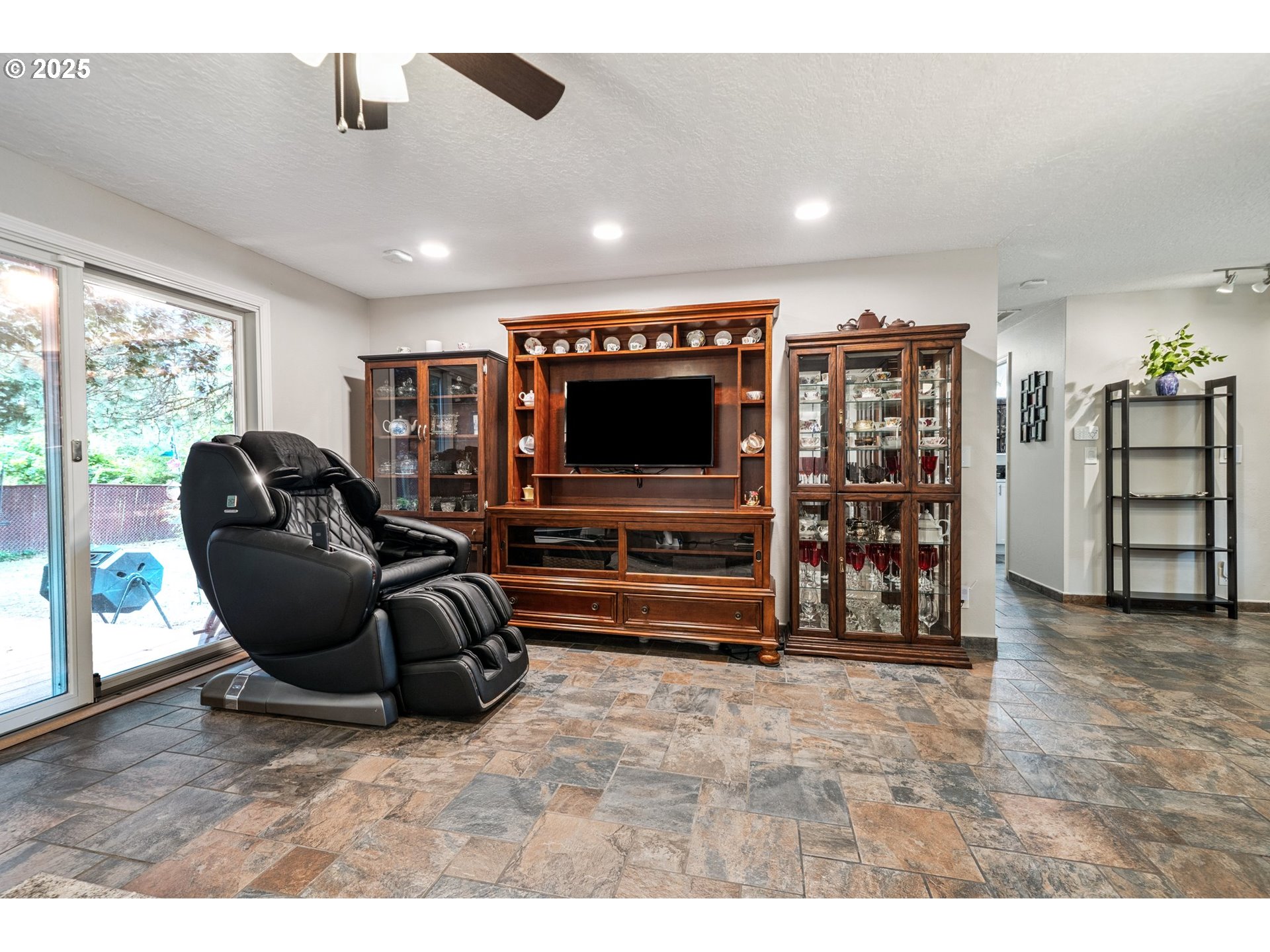 3905 Southwest 174th Avenue Beaverton, OR 97078 - Photo 13 of 33