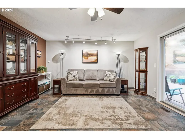 $475,000 | 3905 Southwest 174th Avenue, Beaverton, OR 97078