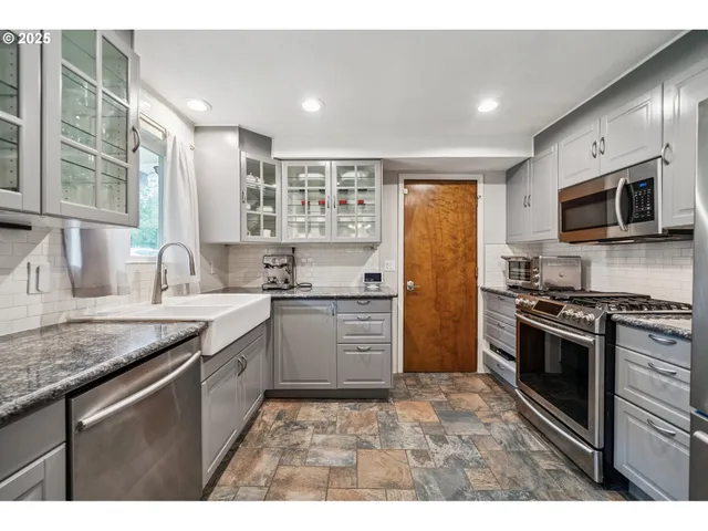 $475,000 | 3905 Southwest 174th Avenue, Beaverton, OR 97078