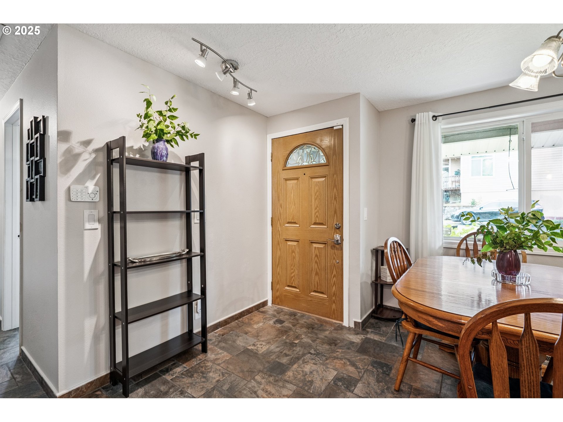 3905 Southwest 174th Avenue Beaverton, OR 97078 - Photo 7 of 33