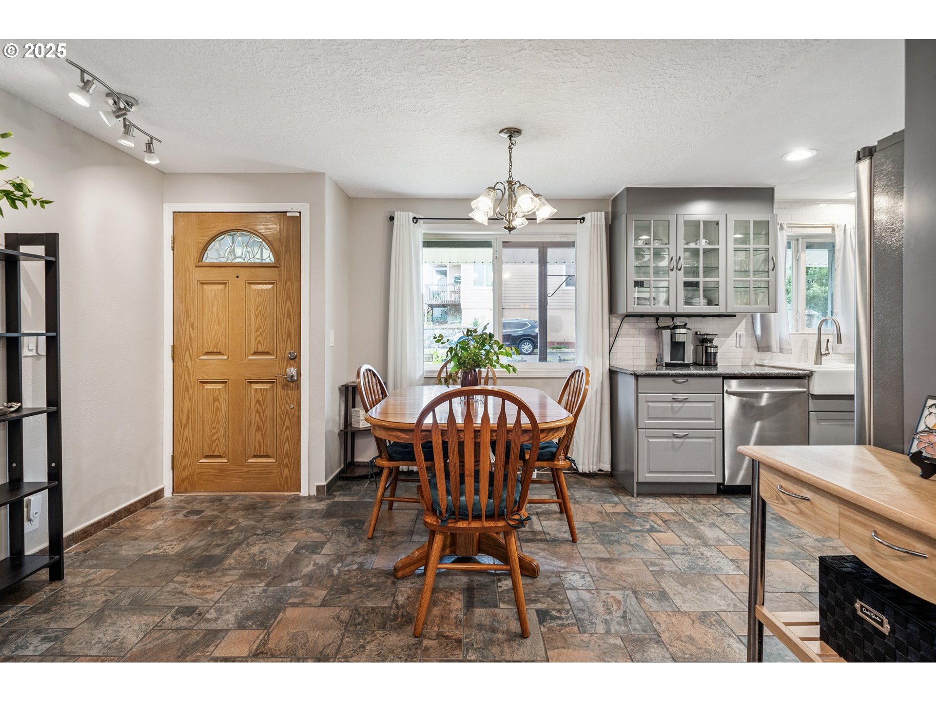 3905 Southwest 174th Avenue Beaverton, OR 97078 - Photo 8 of 33