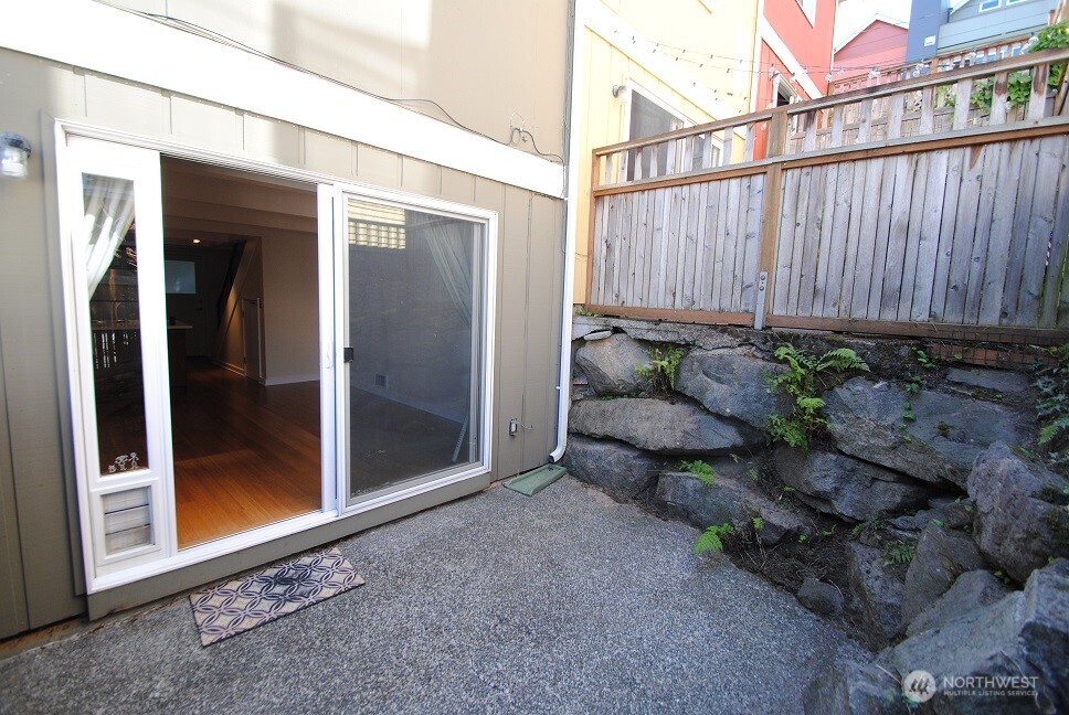 39 Etruria Street, Unit 3 Seattle, WA 98109 - Photo 3 of 7