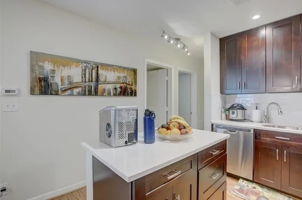 $2,199 | 2990 Northeast 16th Avenue, Unit 301, Oakland Park, FL 33334