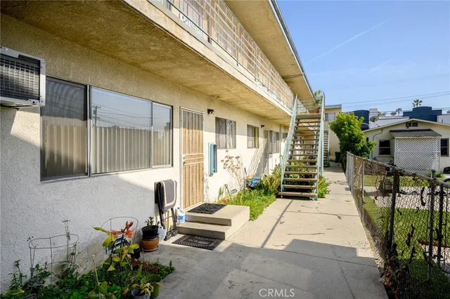 $1,950 | 208 East Chevy Chase Drive, Unit 1, Glendale, CA 91205