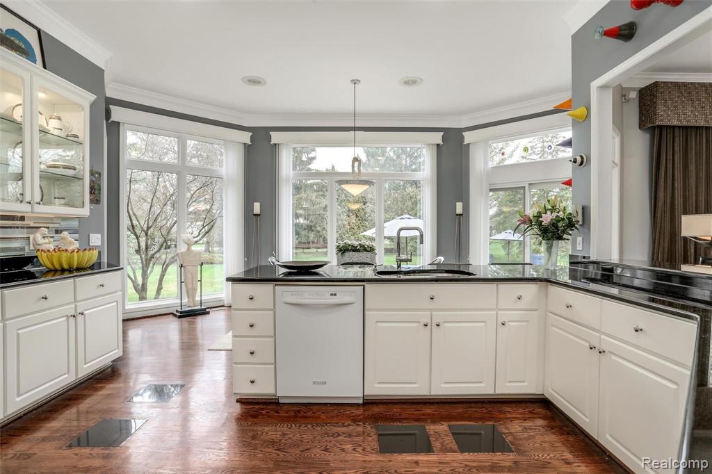 2098 Mapleridge Road Rochester Hills, MI 48309 - Photo 8 of 40