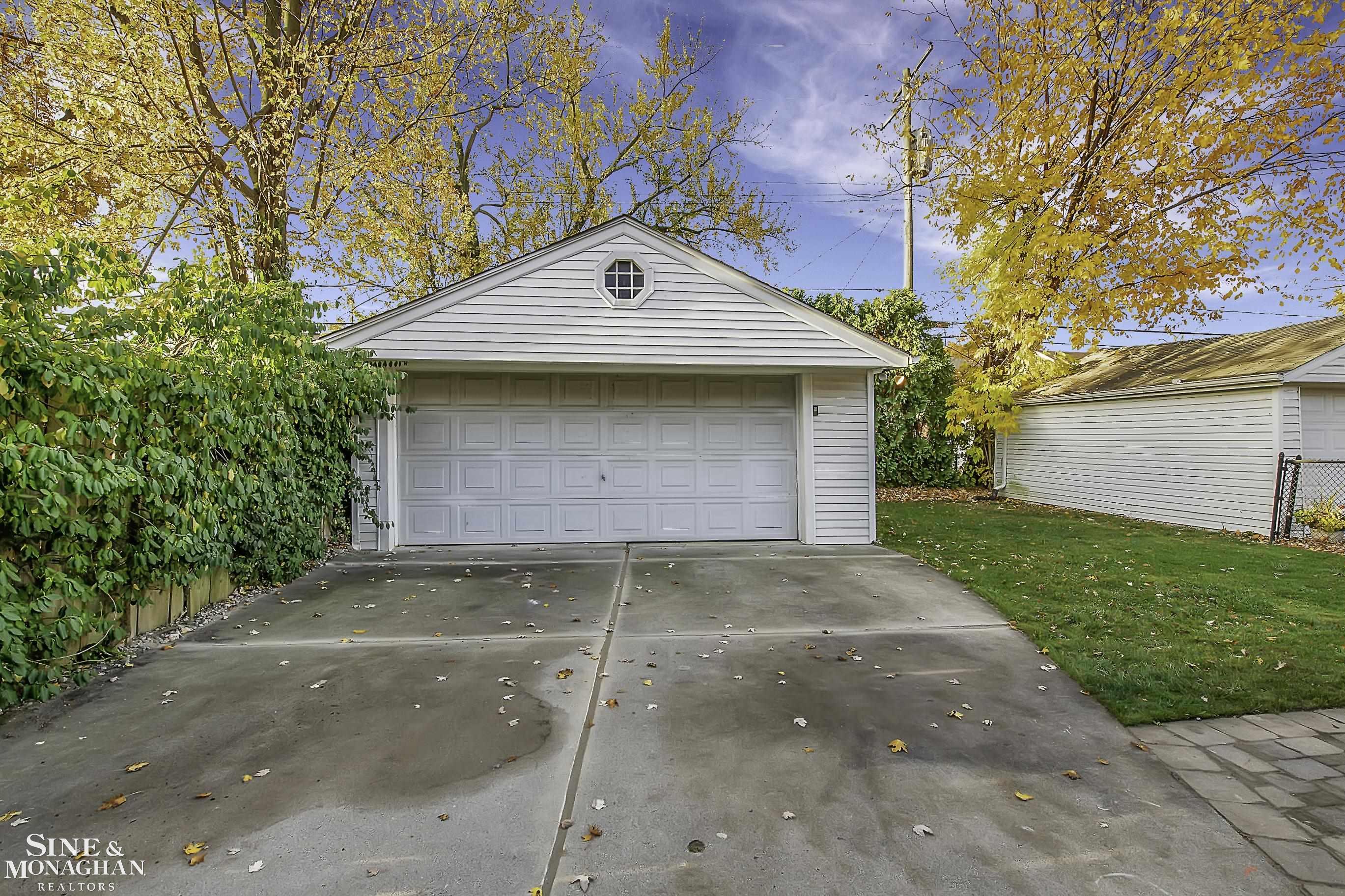 1709 Prestwick Road Grosse Pointe Woods, MI 48236 - Photo 31 of 36