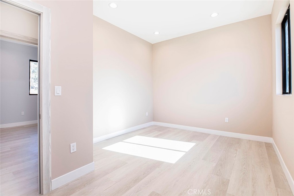 7446 Mammoth Avenue Van Nuys, CA 91405 - Photo 27 of 30