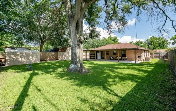 $1,800 | 103 Midway Drive, Baytown, TX 77521