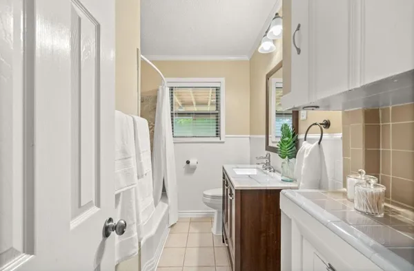 $1,800 | 103 Midway Drive, Baytown, TX 77521