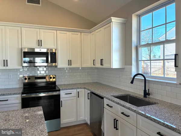 $609,900 | 43 Favored Lane, Levittown, PA 19055