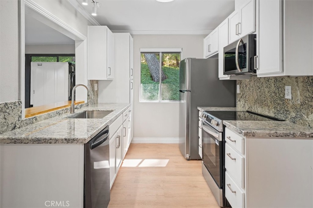 26331 Oakspur Drive, Unit C Newhall, CA 91321 - Photo 8 of 37 Gallery Image 8
