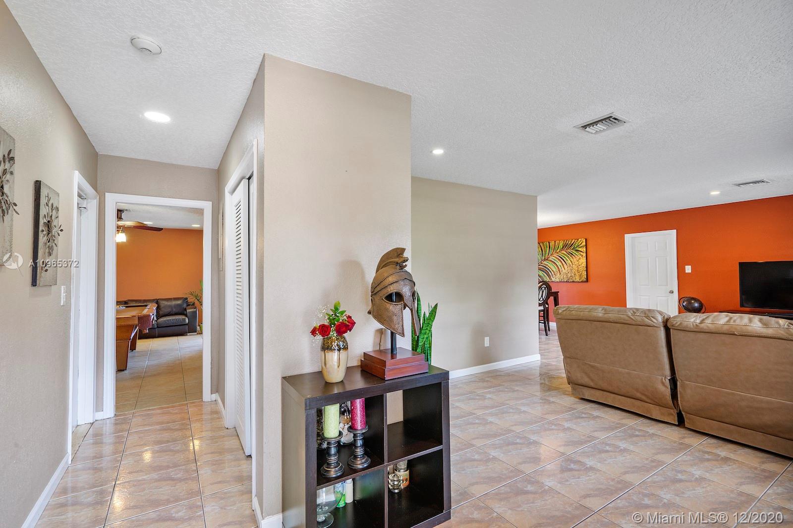 6641 Peters Road Plantation, FL 33317 - Photo 5 of 34