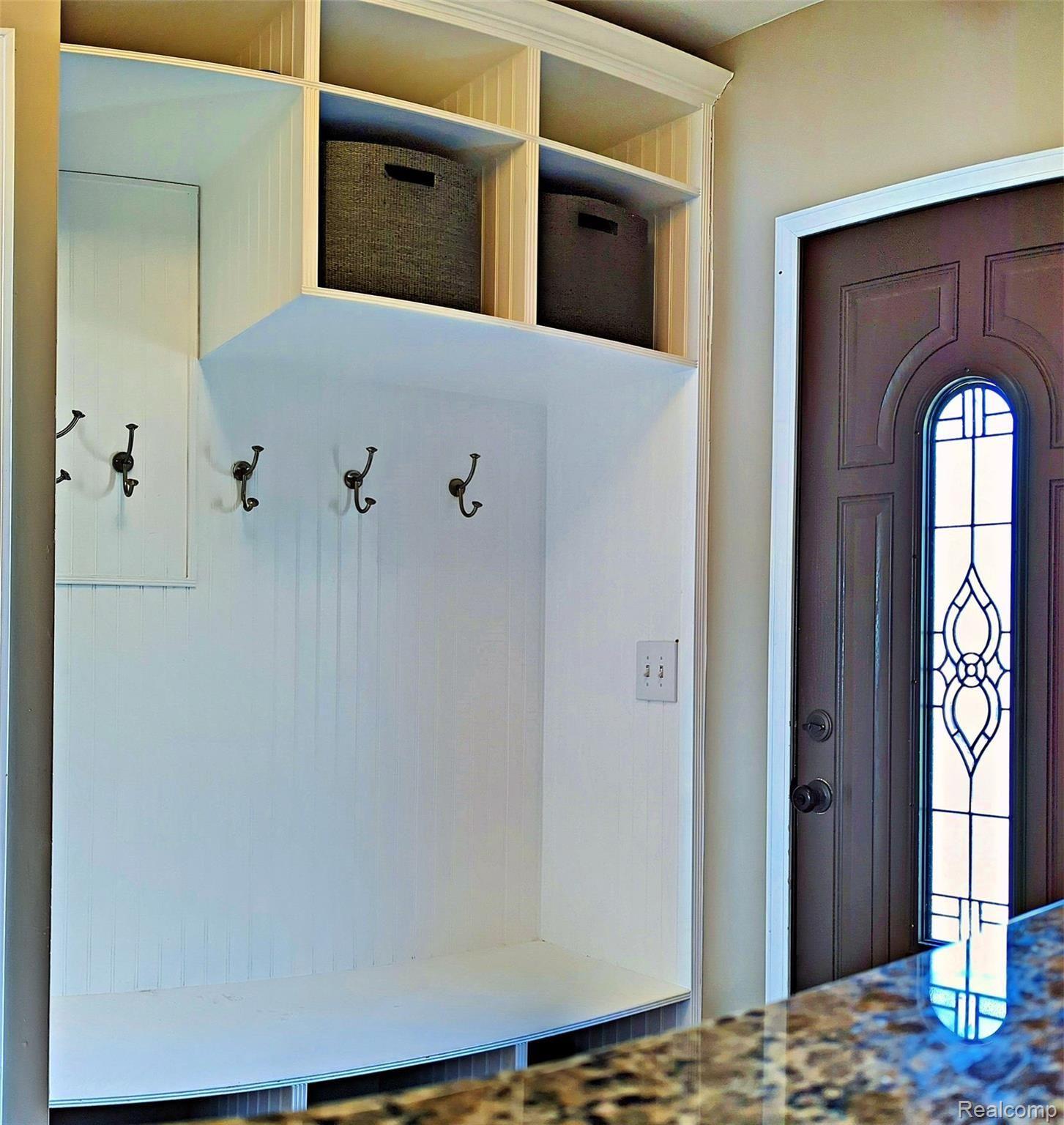 6010 Bullard Road Fenton, MI 48430 - Photo 29 of 39 Entrance.jpg