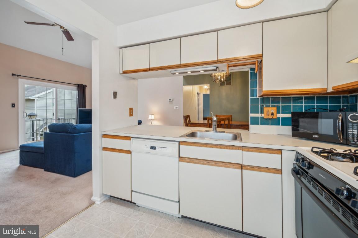 1004B Ralston Drive Mount Laurel, NJ 08054 - Photo 9 of 25 Kitchen with ample cabinets and counter space