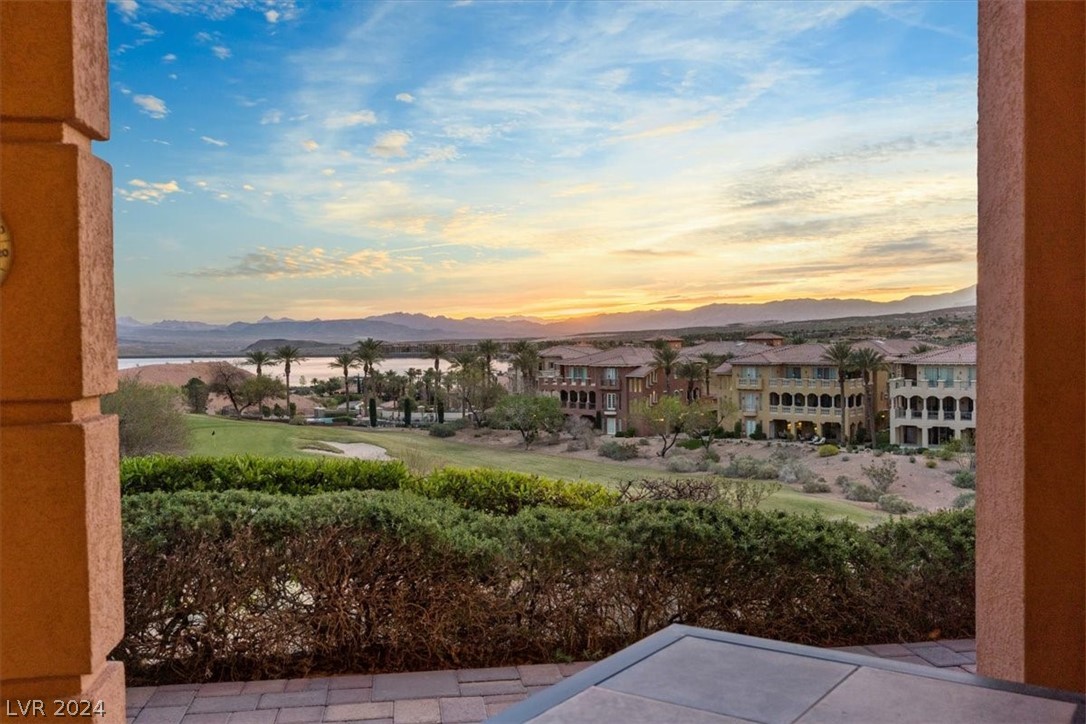 27 Strada Bella Vista, Unit 102 Henderson, NV 89011 - Photo 7 of 46 REFLECTION BAY GOLF COURSE WITH DINING AND WHITE