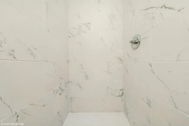 $274,000 | 601 East 32nd Street, Unit 801, Chicago, IL 60616