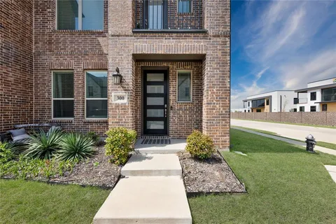 $499,900 | 300 Colusa Drive, Lewisville, TX 75056