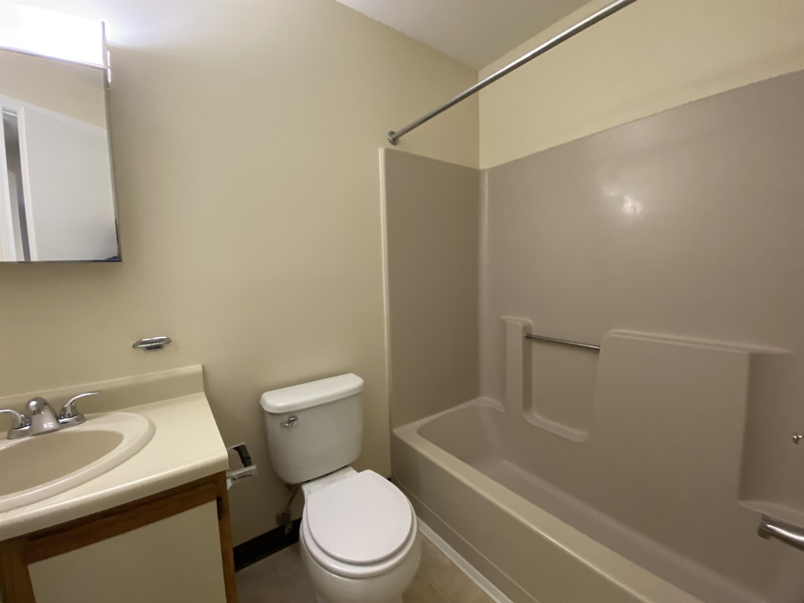 173 Eastern Avenue, Unit 103 Manchester, NH 03104 - Photo 27 of 40