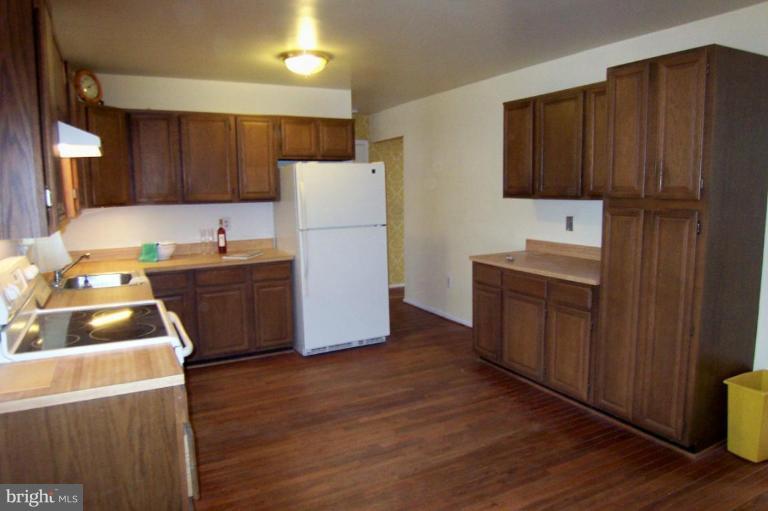 11706 Ayreshire Road Oakton, VA 22124 - Photo 12 of 14 Kitchen #2