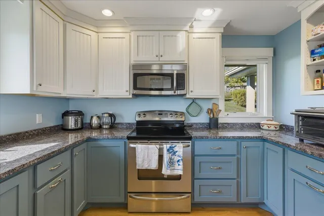 $2,200,000 | 79 Perkins Street, Castine, ME 04421