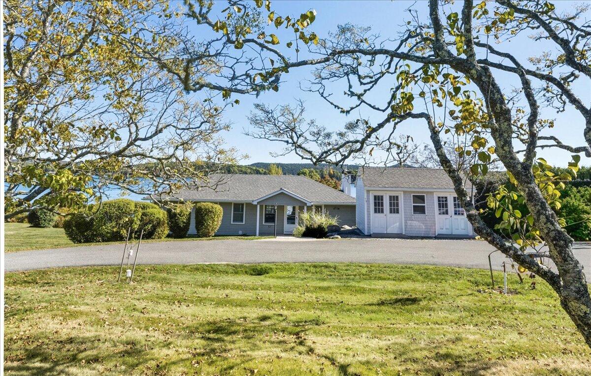 79 Perkins Street Castine, ME 04421 - Photo 3 of 94 083-79 Perkins St