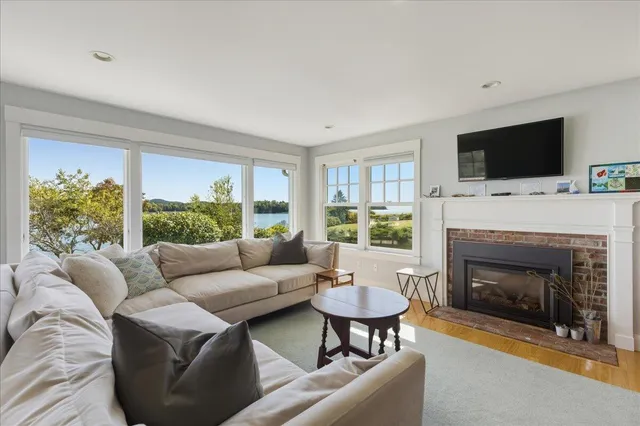 $2,200,000 | 79 Perkins Street, Castine, ME 04421