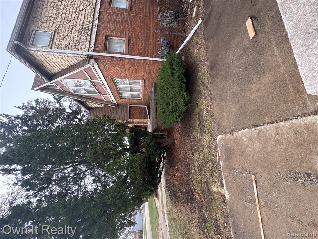 15343 Whitcomb Detroit, MI 48227 - Photo 3 of 48