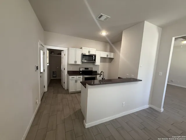 $1,450 | 752 South S San Manuel, San Antonio, TX 78237