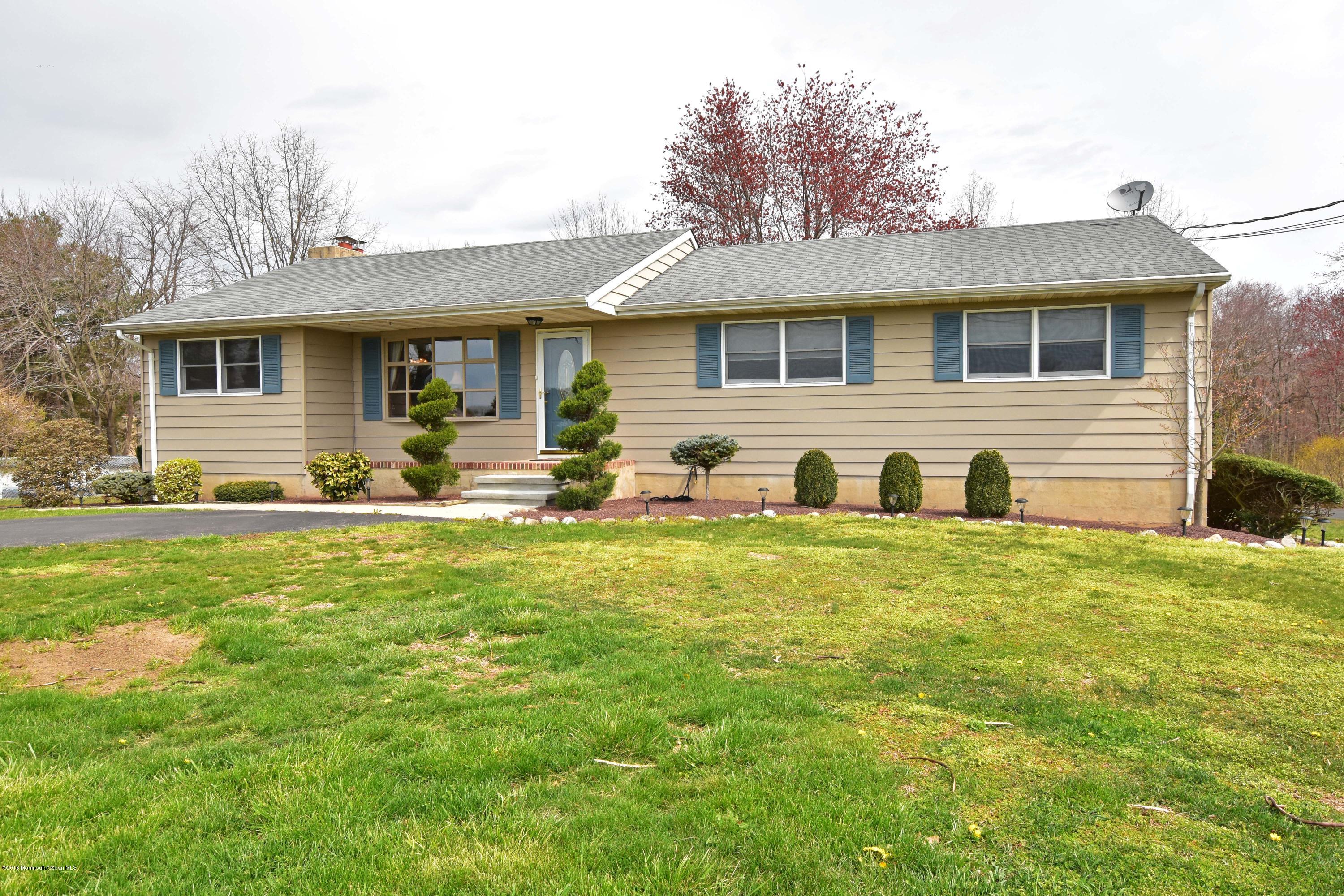 107 West Millstream Road Cream Ridge, NJ 08514 - Photo 1 of 21 Front closeup