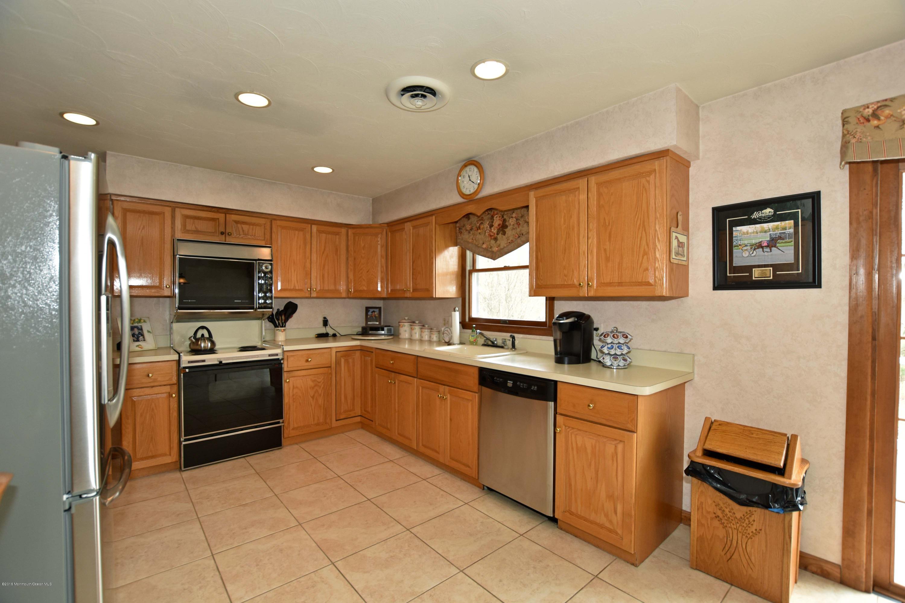 107 West Millstream Road Cream Ridge, NJ 08514 - Photo 2 of 21 Inside Kitchen (1)