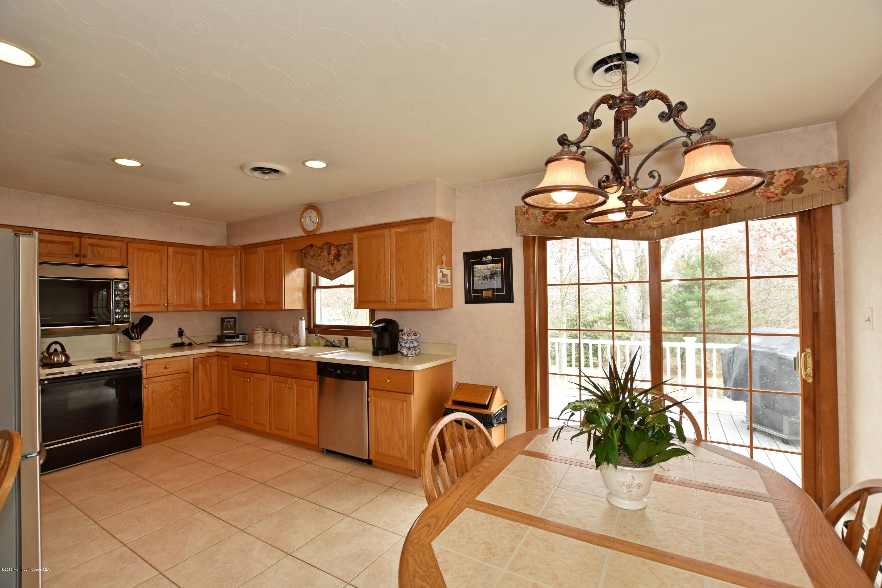 107 West Millstream Road Cream Ridge, NJ 08514 - Photo 3 of 21 Kitchen (1)