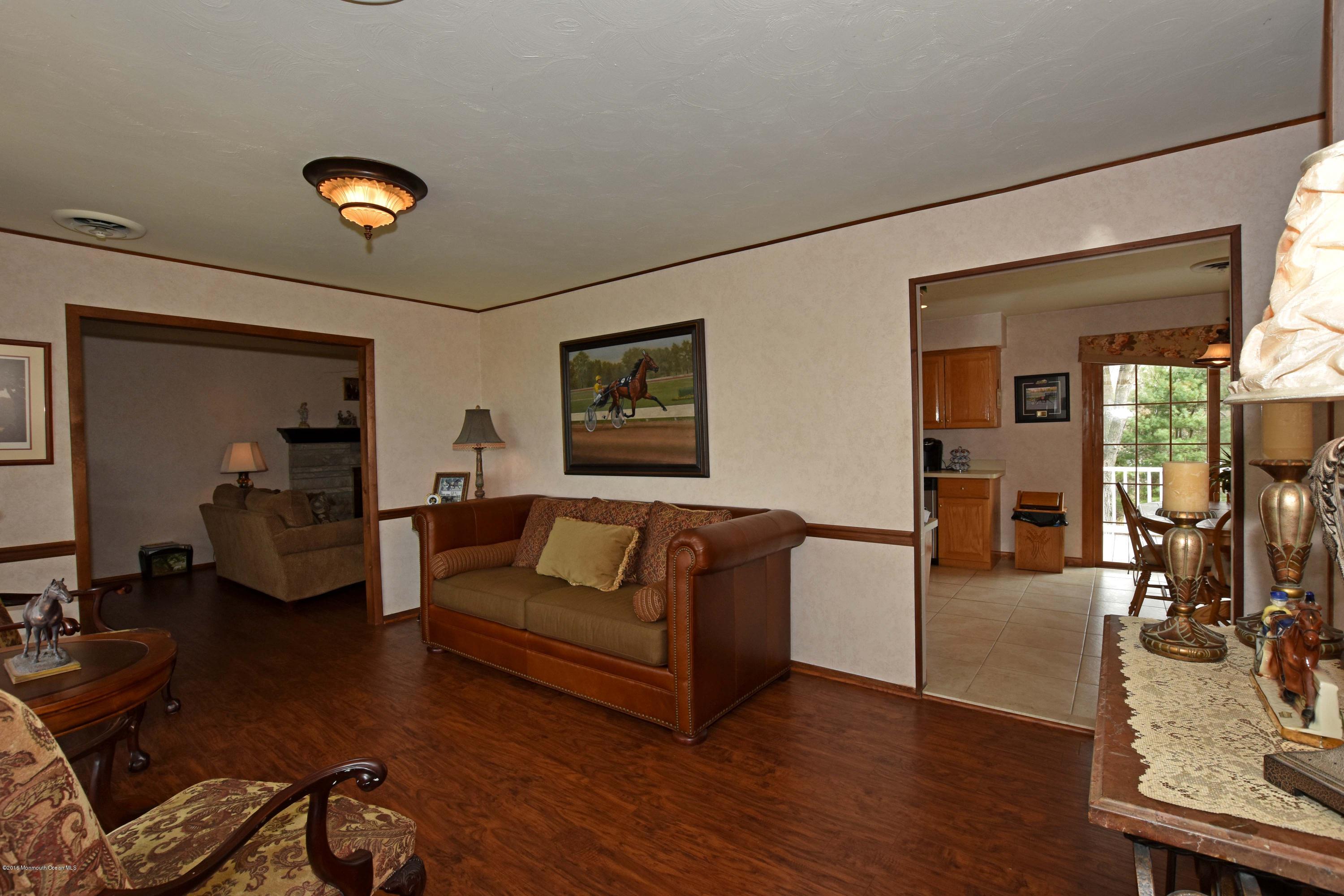 107 West Millstream Road Cream Ridge, NJ 08514 - Photo 5 of 21 Living Room