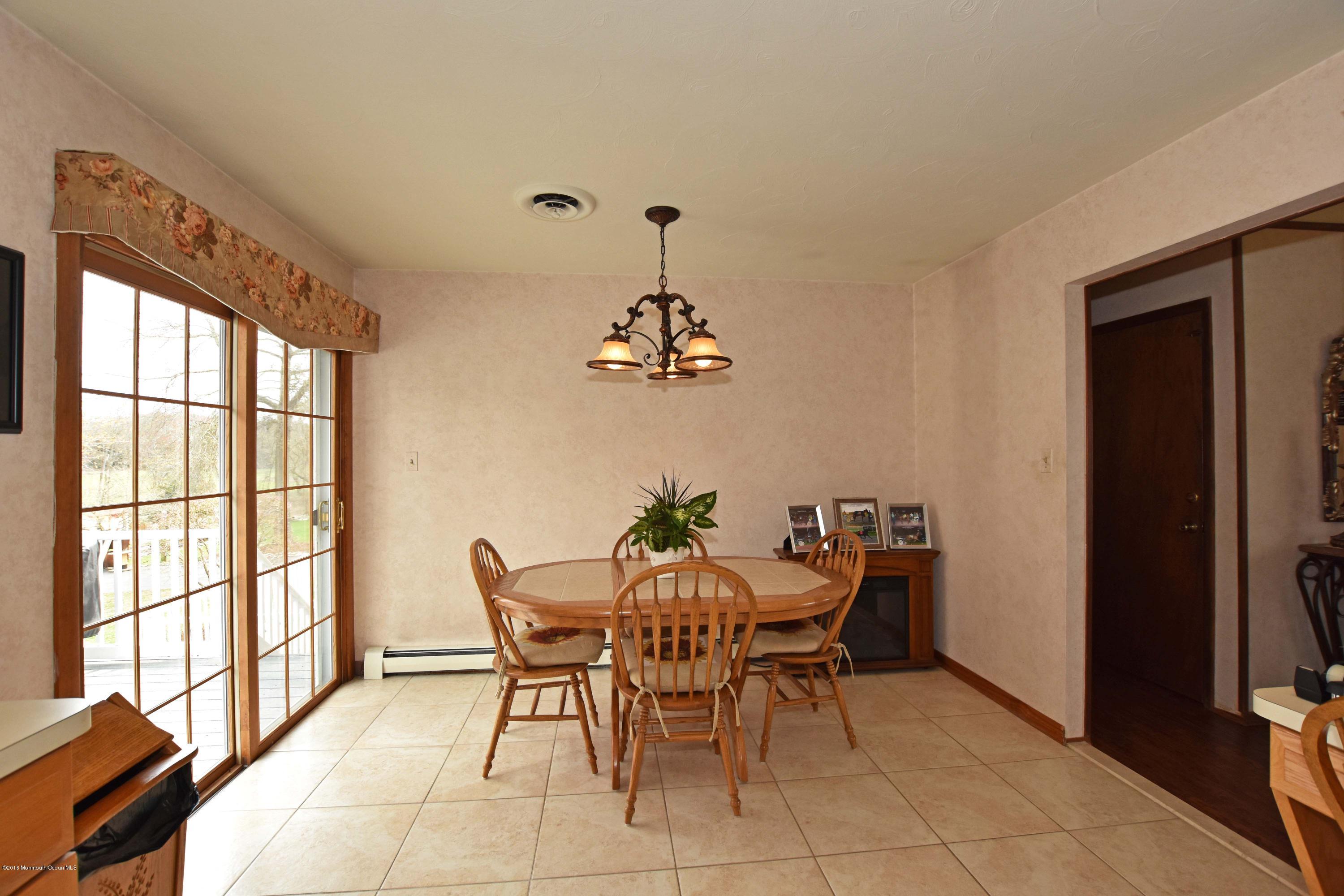 107 West Millstream Road Cream Ridge, NJ 08514 - Photo 6 of 21 Breakfast Area