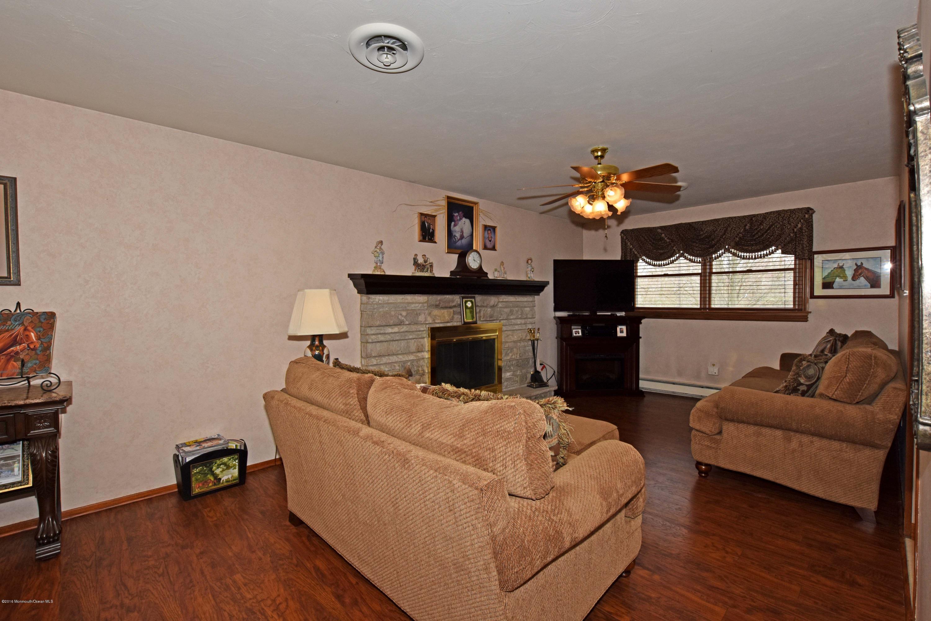 107 West Millstream Road Cream Ridge, NJ 08514 - Photo 8 of 21 Family Room View 2