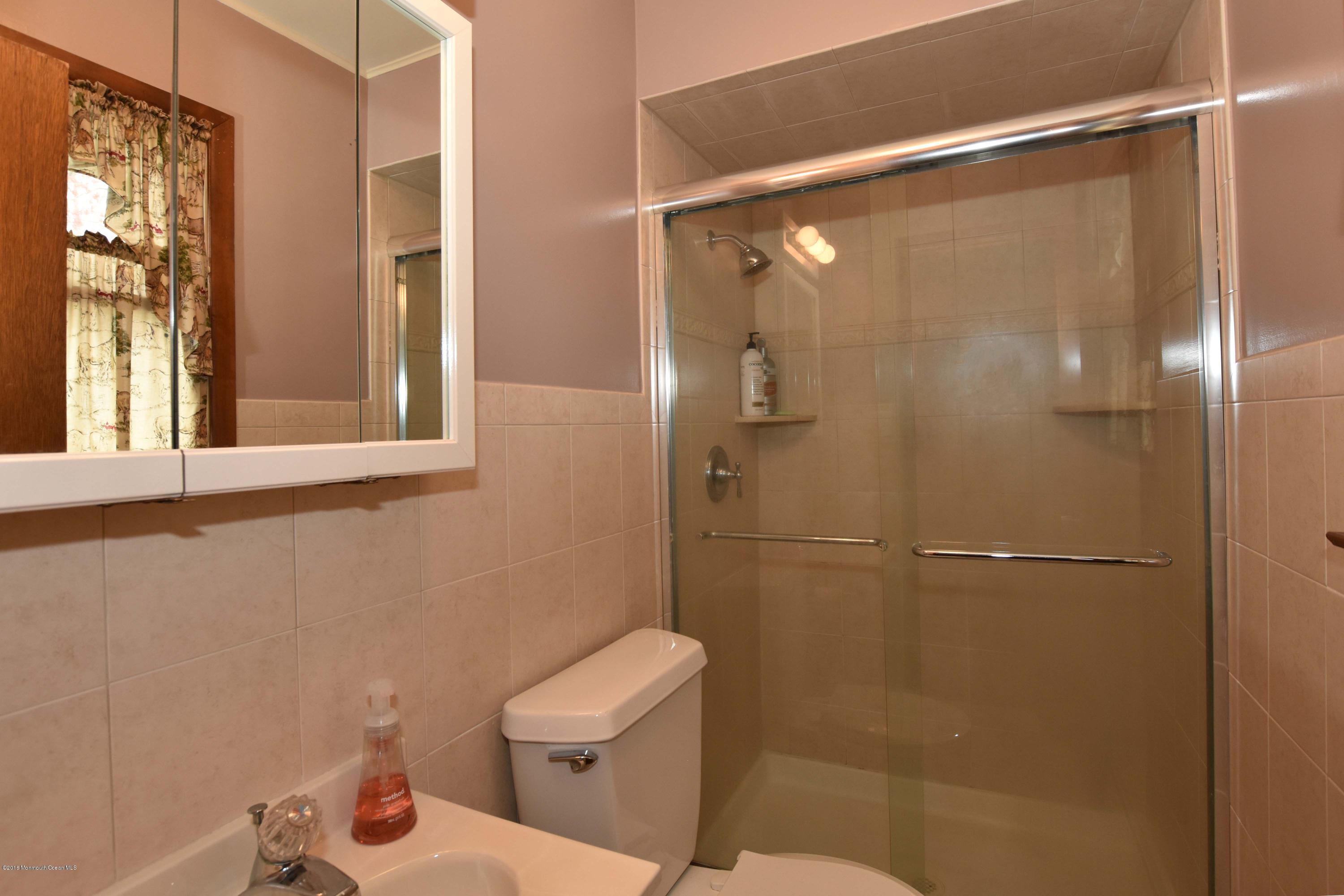 107 West Millstream Road Cream Ridge, NJ 08514 - Photo 10 of 21 Master Bathroom
