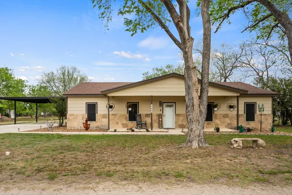 $350,000 | 1131 East Fannin Street, Luling, TX 78648