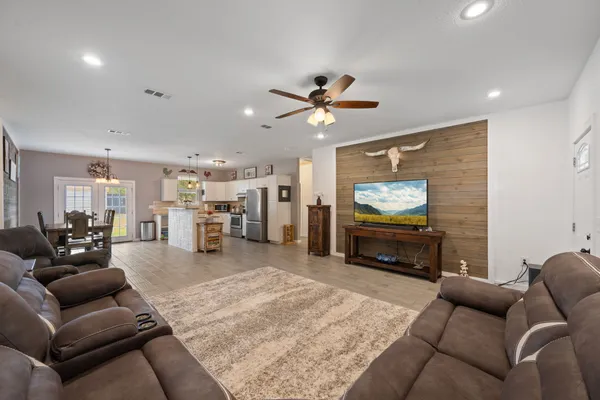 $350,000 | 1131 East Fannin Street, Luling, TX 78648