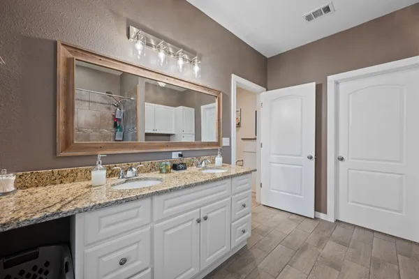 $350,000 | 1131 East Fannin Street, Luling, TX 78648