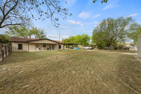 $350,000 | 1131 East Fannin Street, Luling, TX 78648