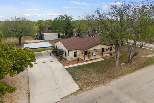 $350,000 | 1131 East Fannin Street, Luling, TX 78648