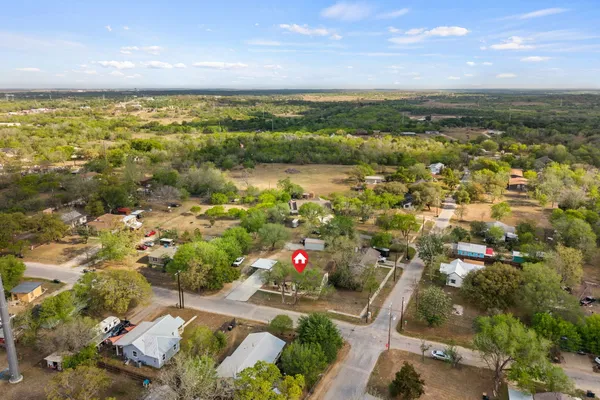 $350,000 | 1131 East Fannin Street, Luling, TX 78648