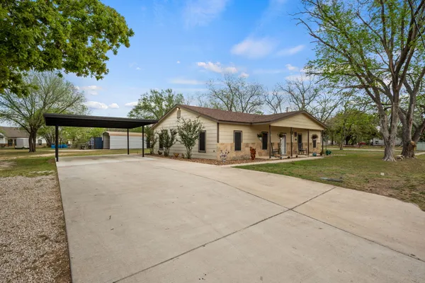 $350,000 | 1131 East Fannin Street, Luling, TX 78648