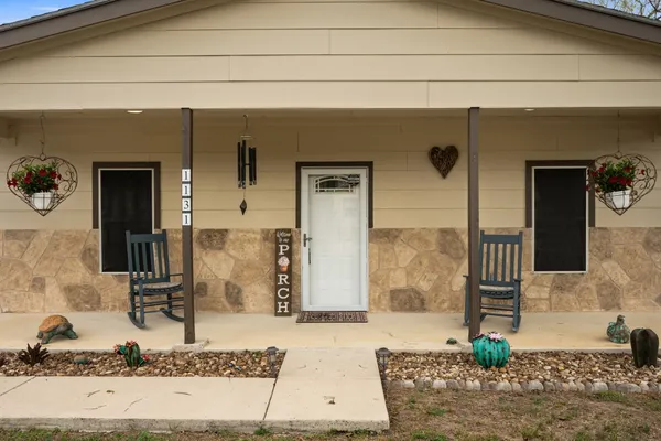 $350,000 | 1131 East Fannin Street, Luling, TX 78648