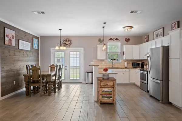 $350,000 | 1131 East Fannin Street, Luling, TX 78648
