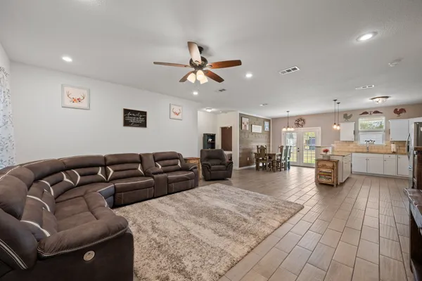 $350,000 | 1131 East Fannin Street, Luling, TX 78648