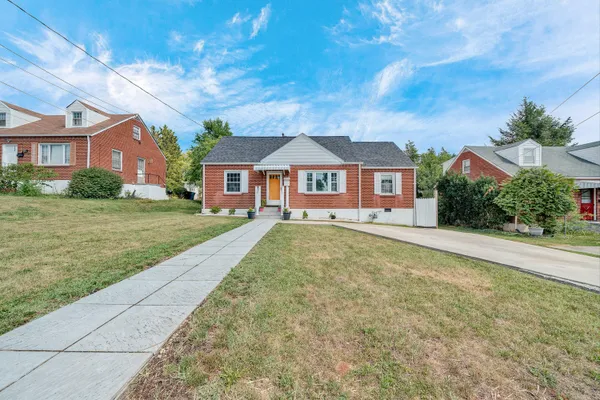 $275,000 | 2425 Edinburgh Drive Northwest, Roanoke, VA 24012
